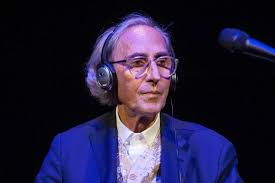 Il mito della golden age. Alice Vengo Da Una Telefonata Divertita Con Franco Battiato Gli Si Accordi Riserbo