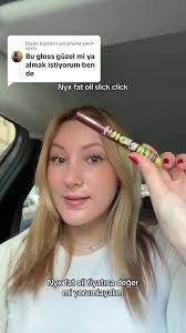 @Elizan adlı kullanıcıya yanıt veriliyor Ben watsonsdan 500 tl gibi bir  fiyata aldım, yapısı gloss gibi değil tarte maracujaya benzetemedim  yapısını ama şeklen mekanizma olarak vs benziyorlar. Hafif ...