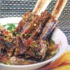 Sop Konro Makanan Khas Dari Makasar Yang Dibuat Dari Iga Sapi Makanan Makanan Sehat Lauk Makan Malam
