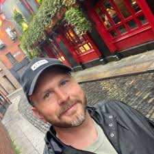 My condolences to the families & loved ones of our Charlotte based Flight  Attendants Danasia Brown & Ian Epstein who perished last night. You're in  my thoughts & prayers. #AA5342 🕯️💔💙