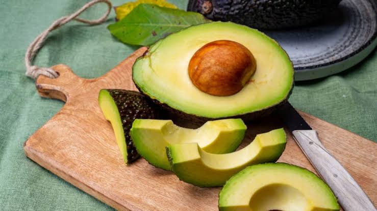 A fruta cremosa que protege o coração e combate inflamações