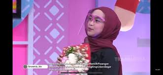 full atta halilintar & ria ricis: Ria Ricis Dilamar Harris Vriza Dinyanyikan Lagu Hingga Diberi Bunga Konfirmasi Times