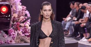 He started paintings when he was still a teen with traditional style. Die Topmodels Der Neuen Generation 3 Bella Hadid