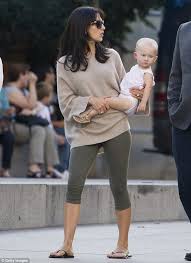 20 minute yoga class with hilaria baldwin: Hilaria Baldwin Shares Sweet Photo Of Sleeping Beauty Carmen Clothes For Women Casual Fashion Everyday Fashion
