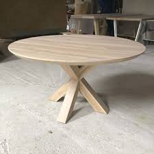 eiken tafel met een metalen of houten onderstel houten tafel eiken tafel ronde tafel