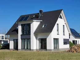 Modernes haus mit garage & flachdach im bauhausstil bauen, einfamilienhaus grundriss offen, 5 zimmer, 370 qm gross, mit keller, kamin, wintergarten, dachterrasse, wellness im ug, weiße putz. Modernes Haus Roland Heier Bauunternehmung Gmbh