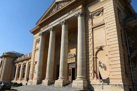 The university uses the facilities of over 20. Anunt Important Umfcd