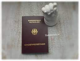 Das personalausweisgesetz (pauswg) besagt, dass jeder deutsche staatsangehörige ab 16 jahren einen gültigen personalausweis oder reisepass (oder beides) besitzen muss. Kinderpass Ab Wann Wie Und Weshalb Mamaleben