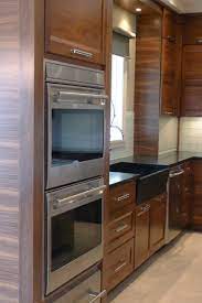 From cabinet door designs and wood grain direction to hardware selection and cabinet layout, we're seeing horizontal grain and a very linear look throughout the custom cabinet and kitchen and bath industry. Horizontal Grain Cabinetry Houzz