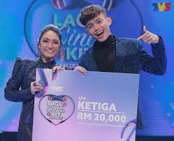 Lirik lagu cinta kita jangan dengarkan orang bicara jangan ikuti orang mengarah mereka cuma sirik sama kita percuma. Keputusan Konsert Akhir Lagu Cinta Kita Musim 2 Tv3 2020 Juara Dan Pemenang Iluminasi