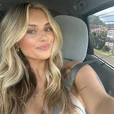 Ann Ely's Instagram, Twitter & Facebook