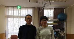 米国留学中の2011年に難病 抗nmda受容体脳炎 を発症した柳恵子さん 29 さいたま市 入院生活は米国と国内の計2年9カ月に及び 14年7月に自宅に戻った 家族が待ち望んだ退院だったが 歩くことも食べることも そしてトイレさえも一人ではできないというのが現実