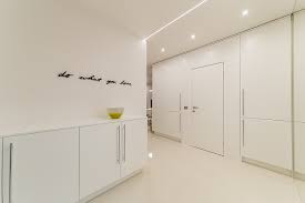 Come arredare un corridoio 70 idee originali e di design per arredare il corridoio di casa stretto lungo quadrato e spazioso in stile classico e moderno. Corridoio Moderno 4 Idee Interessanti Per Un Corridoio