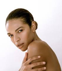 Jackie Almeida's Instagram, Twitter & Facebook