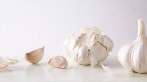 Grasp the end of the peel with your thumb and index finger. How To Crush Garlic And Make Instant Garlic Paste Epicurious