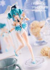Hatsune Miku White Rabbit Ver Bicute Bunnies Figure In 2021 Hatsune Miku Miku Hatsune