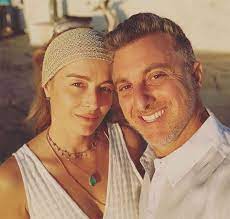 Ele nasceu no dia três do. Luciano Huck Completa 48 Anos De Idade E Angelica Posta Video Fofo Assista Estrelando