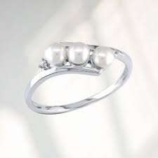 © provided by insider ariana grande is engaged to boyfriend dalton gomez and the ring has a massive diamond and a pearl. 19 Pearl Engagement Rings We Love