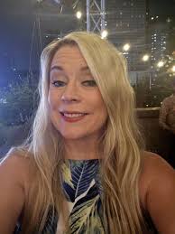 Wishing everyone a fabulous weekend from Louise the Piper...