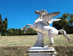 Jardines Boboli Boboligardens Garden Trees Horse Pegasus Pegaso Mythology Greek Greekmythology Alas Wings White Sculpture