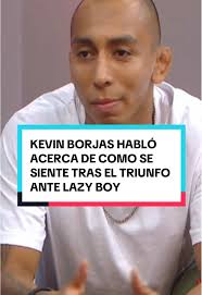 Kevin Borjas celebra su triunfo en UFC México