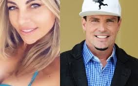 Laura Vanwinkle's Instagram, Twitter & Facebook