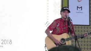 Biar aku berdiam diri dengan hati yang remuk redam kau tak usah lagi bertanya tak ku bersuara. Watch Marah Bukan Sifatku Video Free Hatkara