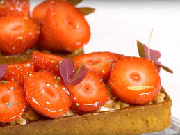 Video La Merveilleuse Tarte Aux Fraises De Francois Daubinet Fauchon Tarte Aux Fraises Alimentation Desserts Aux Fruits