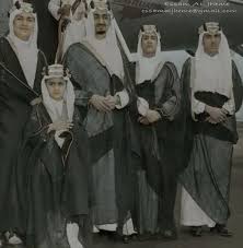 الملك فيصل بن عبد العزيز رحمه الله وبجواره الامير سعود الفيصل وهو طفل وزير الخارجية egyptian newspaper historical photos king faisal