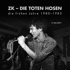 Bei der jüngsten tour der toten hosen im jahr 2013 sah man ihn oft abend für abend auf den konzerten, er suchte die nähe seiner band. Zk Die Toten Hosen Signiert Von Ar Gee Gleim Fanpro Shop