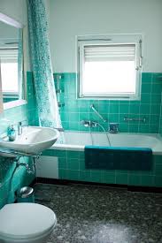 Badezimmer In Leuchtendem Turkis In Kolner Wg Wgzimmer Koln Badezimmer Turkis Turquoise Wg Zimmer Zimmer Badezimmer