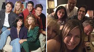Kaley cuoco shared the snap of the crew posing alongside the big bang theory cast. Jennifer Aniston Sparks Friends Reunion Rumours As She Posts Selfie With The Entire Cast Heart