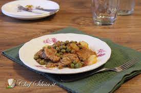 Perfetto per chi vuole seguire un'alimentazione sana e rimanere in linea in vista dell'estate! Straccetti Di Vitello Con Patate E Piselli