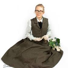 Choosing your size and tracing the pattern A Wool Walking Skirt With My Hands Dream