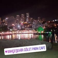 Bu alanda çeşitli restoranlar, temalı oyun parkları, 1.000 mt yumuşak zemin (epdm) yürüyüş yolu, 2.500 mt. Photos At Bahcesehir Golet Park Lake In Bahcesehir 2 Kisim