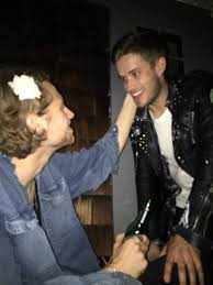 37,252 likes · 19 talking about this. Luke Hemmings On Twitter Each Time A Little More Blurry Brianlogandales