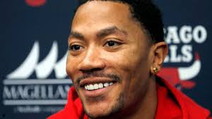 Derrick Rose travels with Chicago Bulls