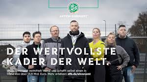 24 mannschaften à 19 sticker sowie 22 weitere sticker gilt es zu sammeln. Deutscher Fussball Bund Photos Facebook