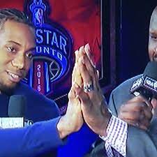 Shaq's hand is estimated to be 10.25 inches in length and 12 inches wide! Kawhi Leonard Has Hands The Size Of Shaq And Still Somehow Leads The Nba In 3pt Percentage Pounding The Rock