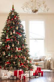 How To Trim Your Christmas Tree Like A Pro In 2020 Big Christmas Tree Christmas Tree Metal Christmas Tree