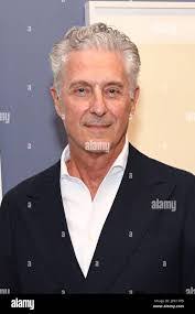 David Kratz's Instagram, Twitter & Facebook