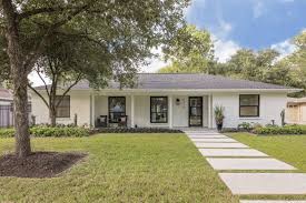Ranch designs come in every size and style including split level and raised ranch floor plans and are easily customized to your specifications. Exterior Modern White Ranch House Novocom Top