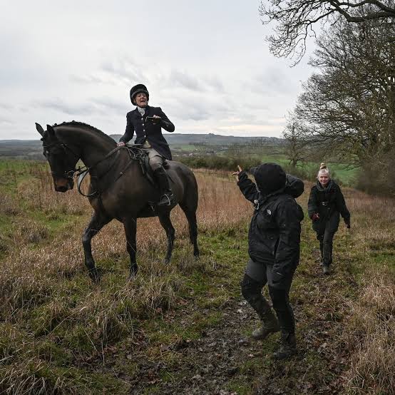 The Fight Over Fox Hunting: A Cold War on England's Muddy Fields - The New York Times