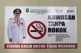 Selalu berhadapan dengan perokok yang merokok di tempat larangan merokok? Mulai Januari 2020 Asn Siak Haram Merokok Di 6 Tempat Ini Hukum