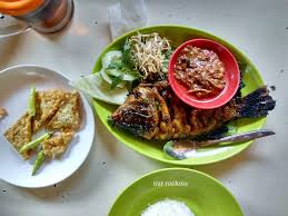 Makan seafood selepas kuliah atau bekerja tentu sangat menyenangkan. Tempat Makan Enak Dan Murah Di Ngawi
