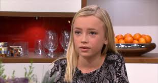 On her youtube channel, she shares makeup tutorials, travel vlogs, and personal stories. Slik Har Aret Vaert For Emma 13 Fra Fodt I Feil Kropp