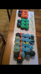 Birthday Cupcake Cake Ideas For Boys Thomas The Train Cupcake Pull Apart Cake Train Birthday Cake Train Cupcakes Pull Apart Cake