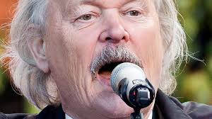 Helena Trus: En fräck dos av ärlighet från Bengt Sändh fick Måns Zelmerlöw  att fnittra under Allsången på Skansen