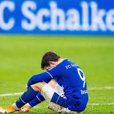 Von der krise des fc schalke 04 profitiert genau der klub, dessen negativrekord sie jagen. Copa90 On Twitter Crazy Story Out Of Germany Where Schalke Winless In 26 Games Are Closing In On The Bundesliga Record For A Winless Run But Even Crazier The Club That Currently