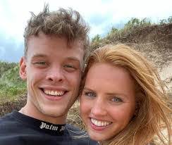 Emily Richards's Instagram, Twitter & Facebook